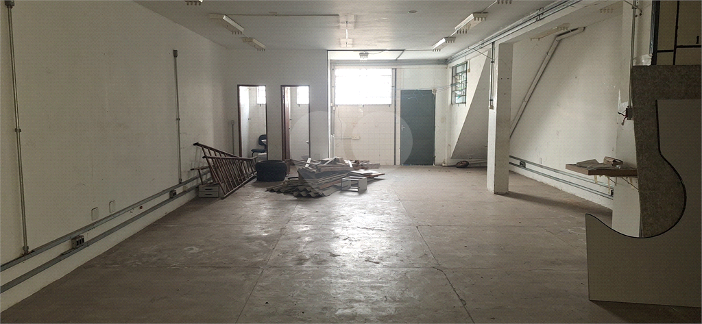 Prédio comercial para locação, com 420 m de área construída,  3 pavimentos, 6 vagas de garagem. 