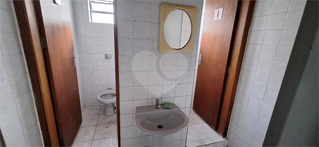 Prédio comercial para locação, com 420 m de área construída,  3 pavimentos, 6 vagas de garagem. 
