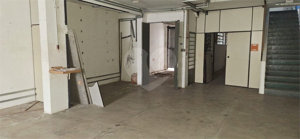 Prédio comercial para locação, com 420 m de área construída,  3 pavimentos, 6 vagas de garagem. 