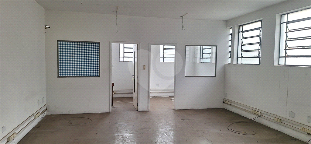 Prédio comercial para locação, com 420 m de área construída,  3 pavimentos, 6 vagas de garagem. 