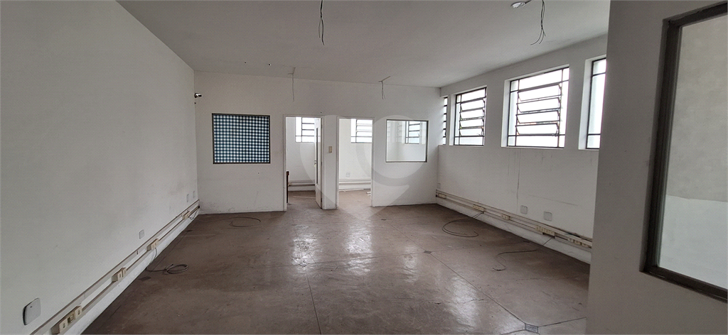 Prédio comercial para locação, com 420 m de área construída,  3 pavimentos, 6 vagas de garagem. 