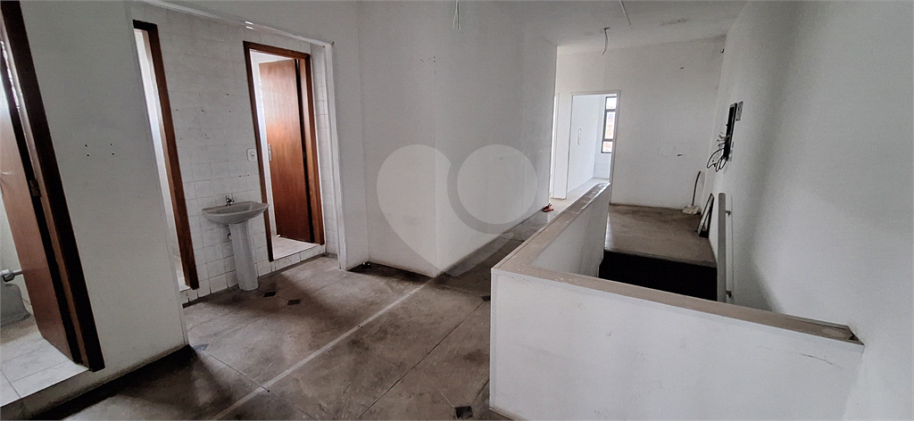 Prédio comercial para locação, com 420 m de área construída,  3 pavimentos, 6 vagas de garagem. 