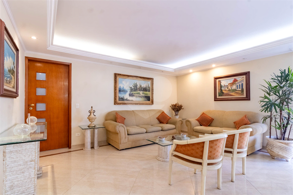 Apatrtamento - Perdizes - 3 Dormitórios - 120 m².