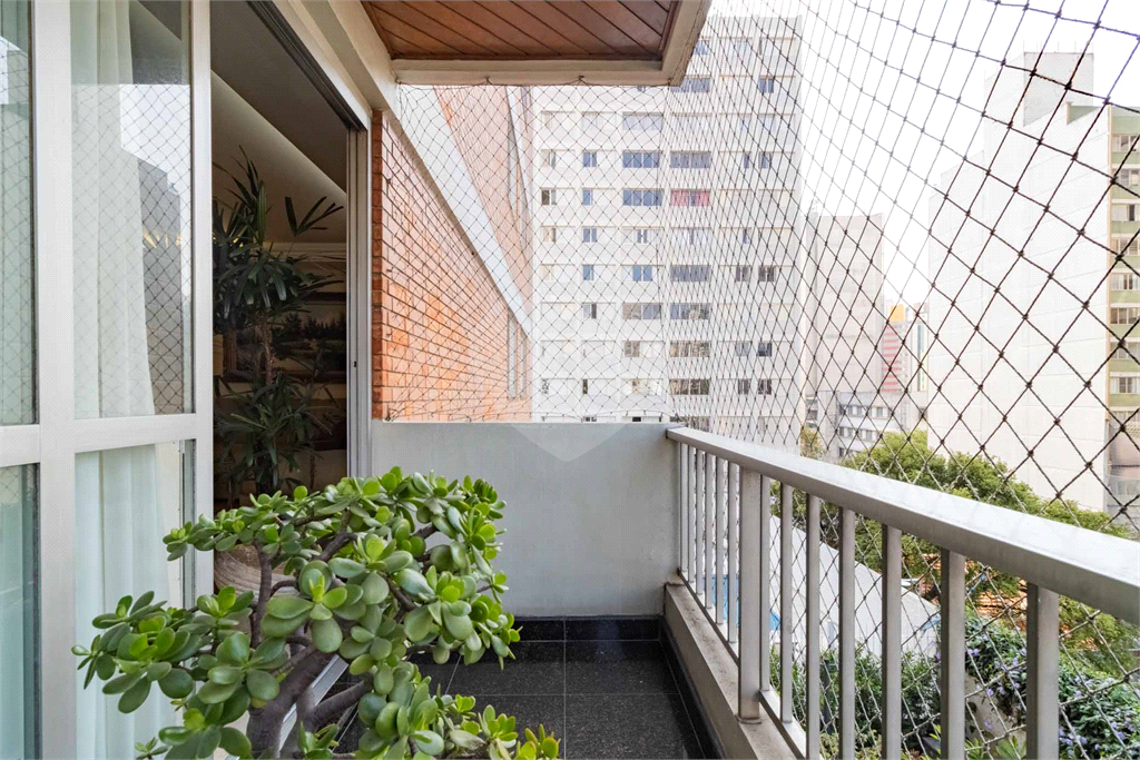 Apatrtamento - Perdizes - 3 Dormitórios - 120 m².