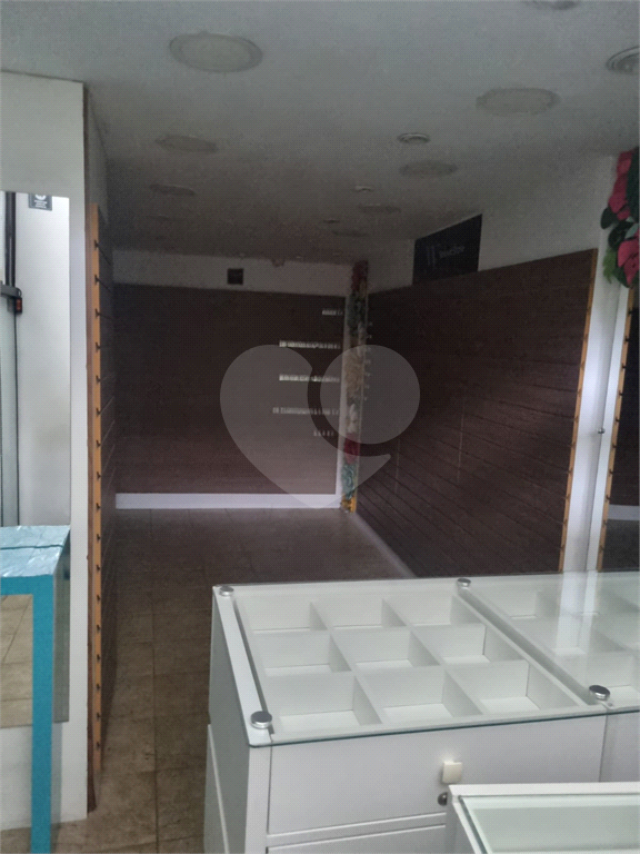 Loja comercial a venda em Santana.