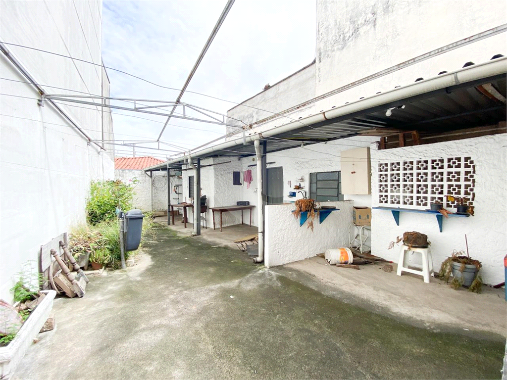 Prédio inteiro com loja e 3 residências