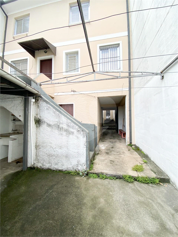 Prédio inteiro com loja e 3 residências