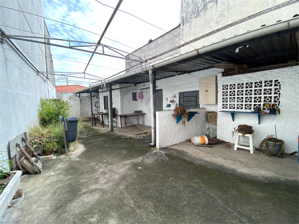 Prédio inteiro com loja e 3 residências