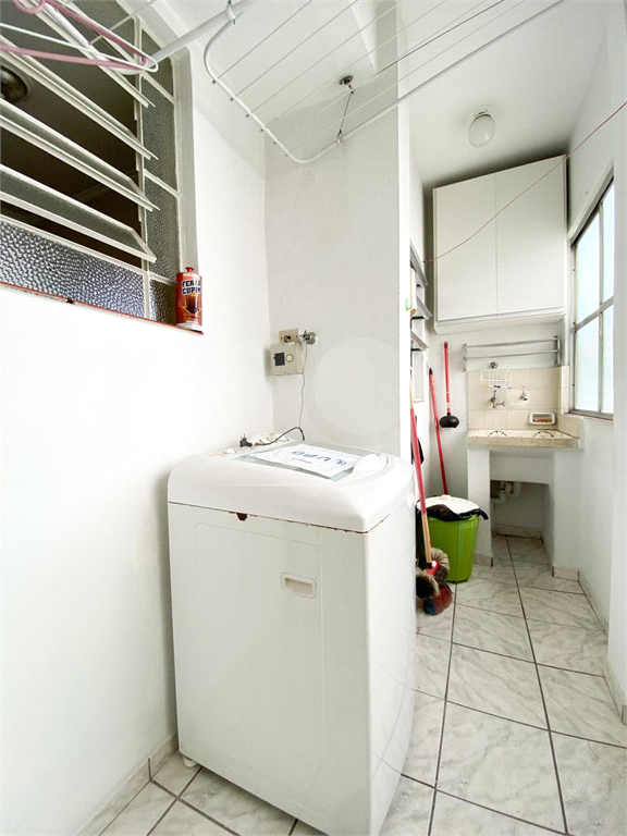 Prédio inteiro com loja e 3 residências