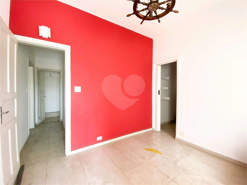 Prédio inteiro com loja e 3 residências