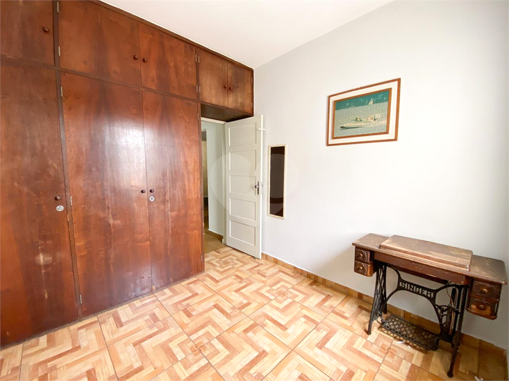 Prédio inteiro com loja e 3 residências