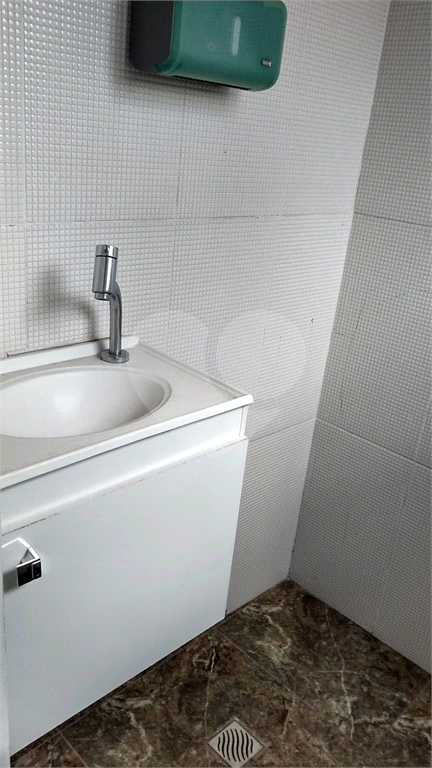 SOBRADO COMERCIAL 4 SUÍTES - LAVABO E 1 VAGA DE GARAGEM PARA LOCAÇÃO EM PERDIZES