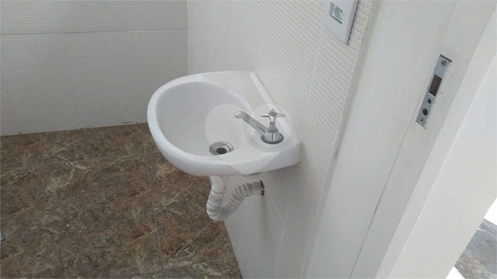 SOBRADO COMERCIAL 4 SUÍTES - LAVABO E 1 VAGA DE GARAGEM PARA LOCAÇÃO EM PERDIZES