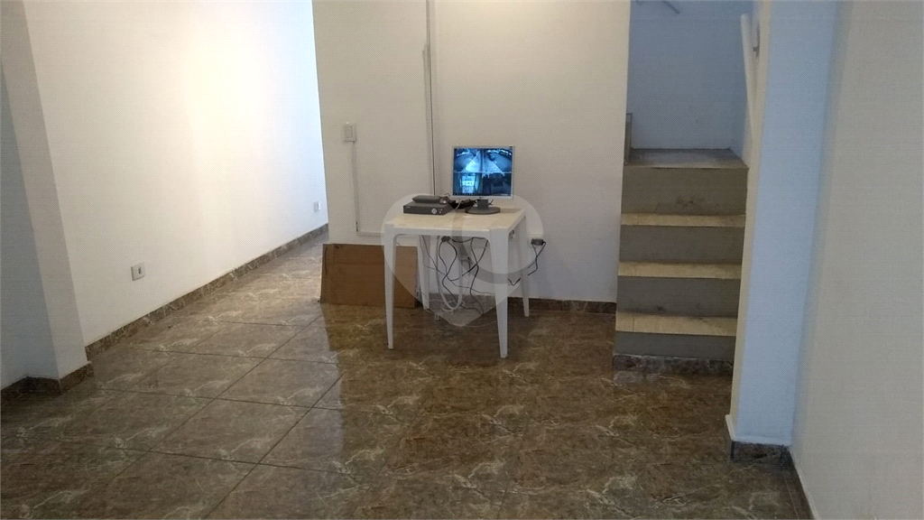 SOBRADO COMERCIAL 4 SUÍTES - LAVABO E 1 VAGA DE GARAGEM PARA LOCAÇÃO EM PERDIZES