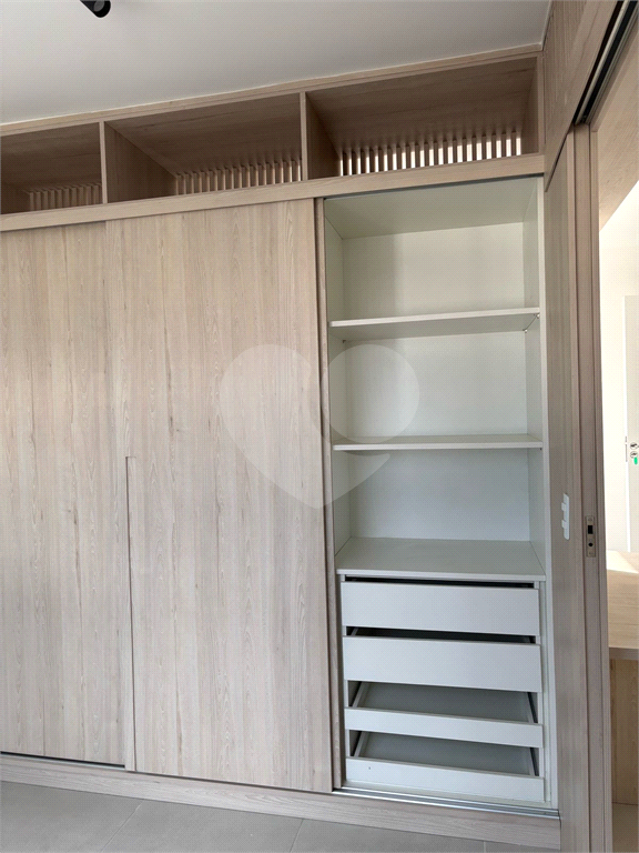 Studio novo, decorado e próximo ao Metro Praça da Árvore