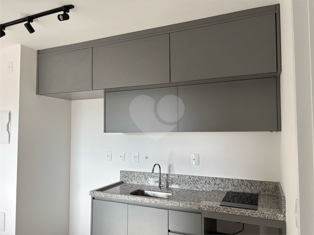 Studio novo, decorado e próximo ao Metro Praça da Árvore