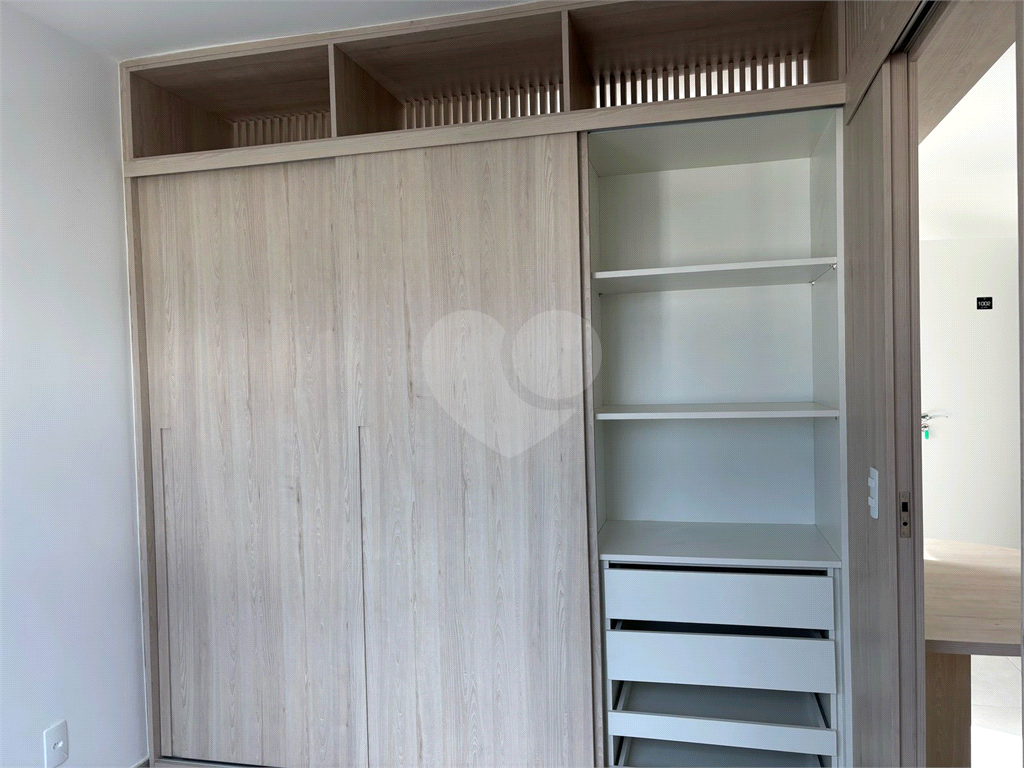 Studio novo, decorado e próximo ao Metro Praça da Árvore