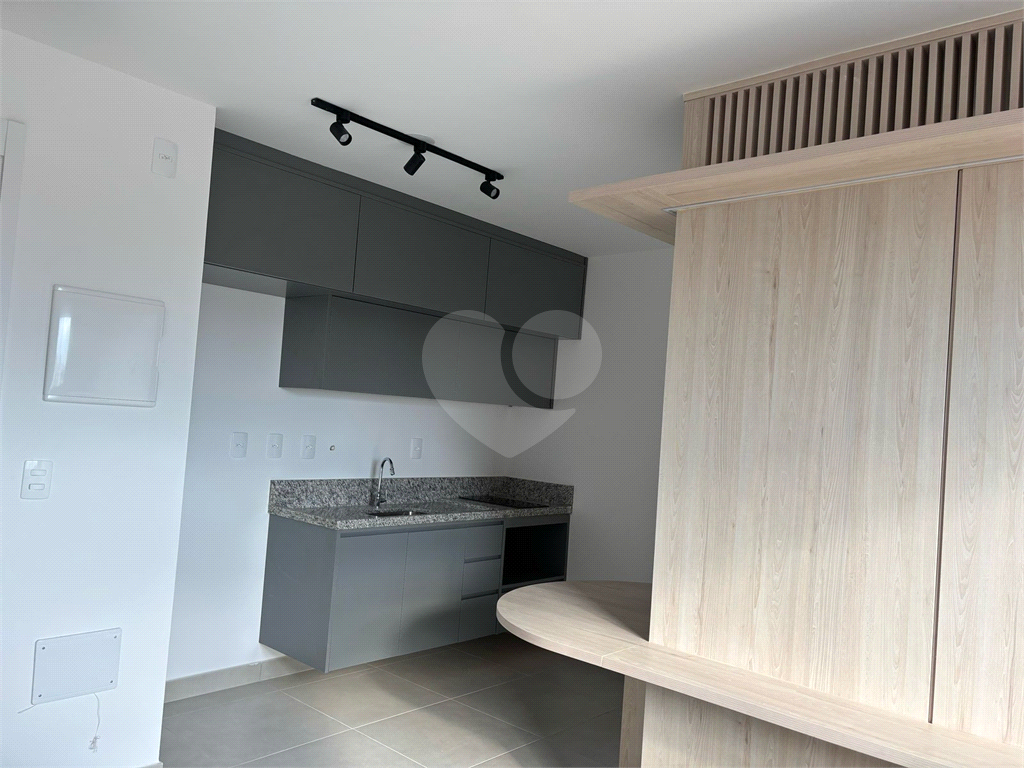 Studio novo, decorado e próximo ao Metro Praça da Árvore