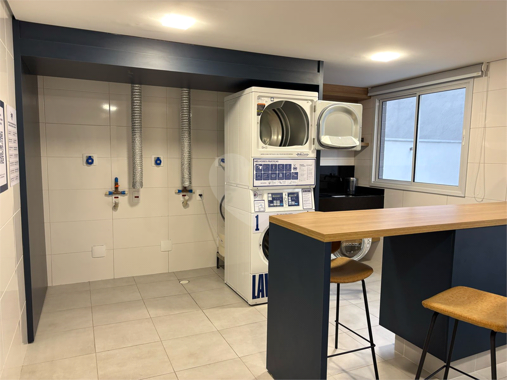 Studio novo, decorado e próximo ao Metro Praça da Árvore