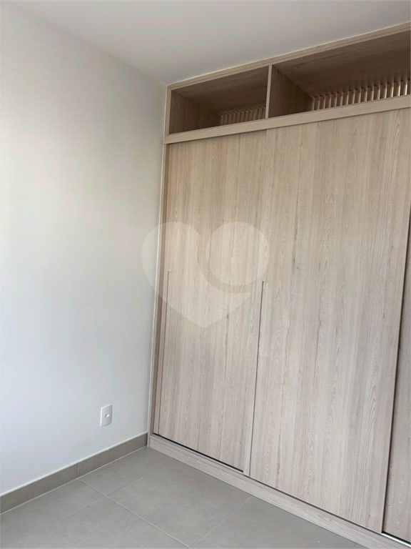Studio novo, decorado e próximo ao Metro Praça da Árvore