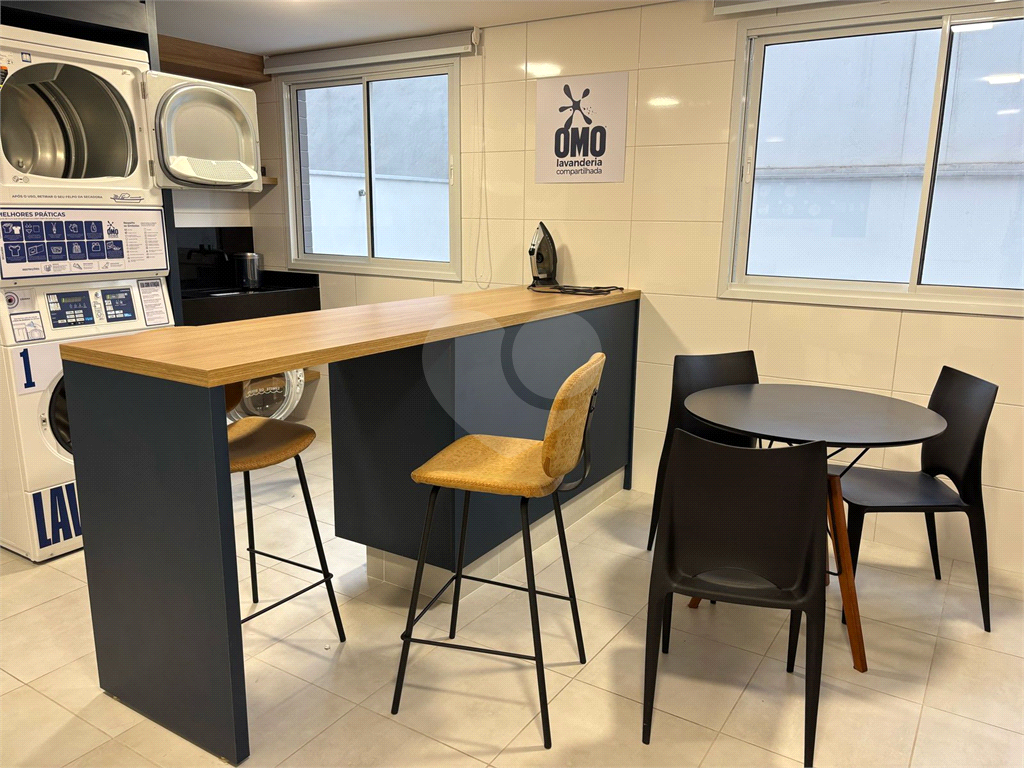 Studio novo, decorado e próximo ao Metro Praça da Árvore