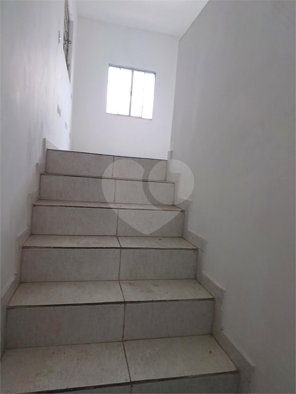 Galpão na Vila Maria com área total de 1.200m² - com duas entradas - Ligação Trifásica
