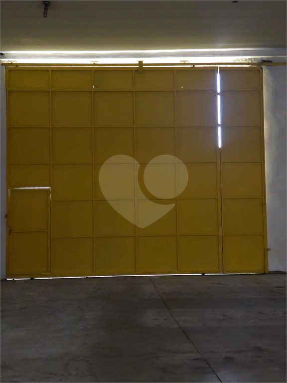 Galpão na Vila Maria com área total de 1.200m² - com duas entradas - Ligação Trifásica
