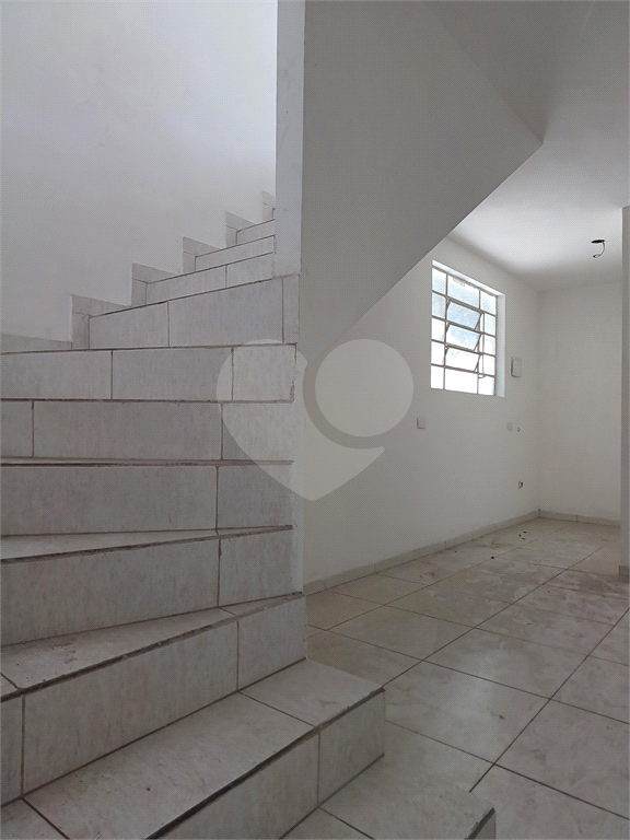 Galpão na Vila Maria com área total de 1.200m² - com duas entradas - Ligação Trifásica
