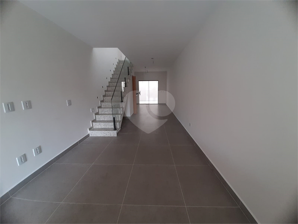 Sobrado novo à venda 115, Vila Guilherme, 115m², 3 suítes, 2 vagas e próximo ao metrô. 