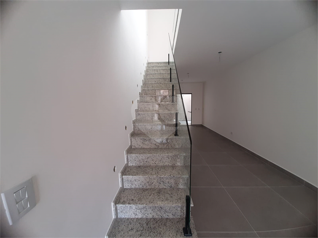 Sobrado novo à venda 115, Vila Guilherme, 115m², 3 suítes, 2 vagas e próximo ao metrô. 