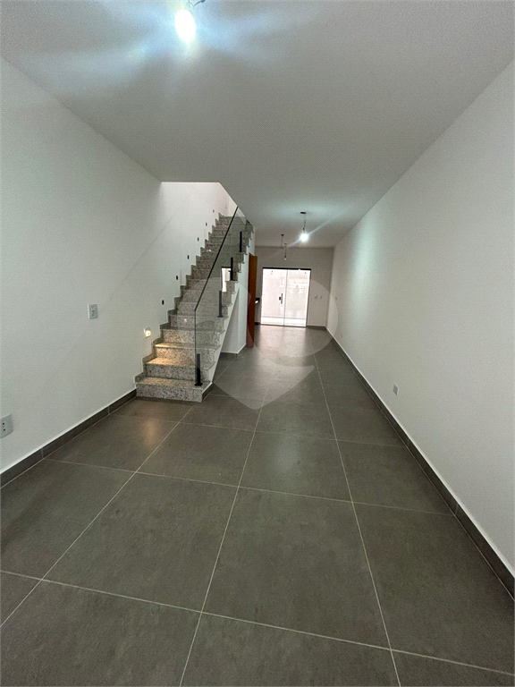 Sobrado novo à venda 115, Vila Guilherme, 115m², 3 suítes, 2 vagas e próximo ao metrô. 