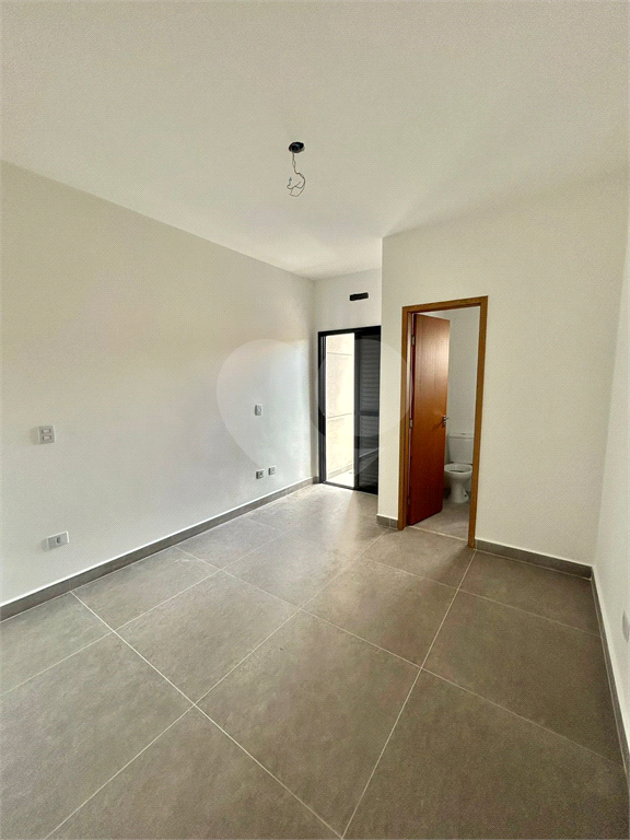 Sobrado novo à venda 115, Vila Guilherme, 115m², 3 suítes, 2 vagas e próximo ao metrô. 