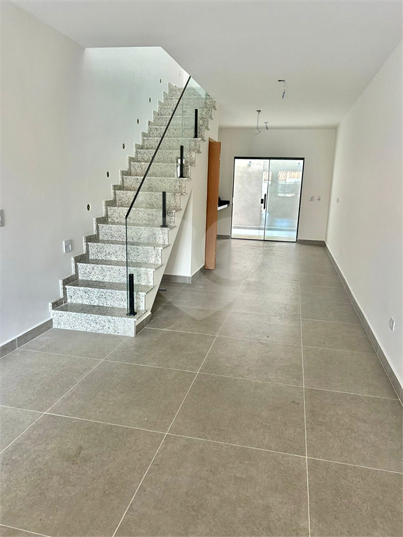 Sobrado novo à venda 115, Vila Guilherme, 115m², 3 suítes, 2 vagas e próximo ao metrô. 