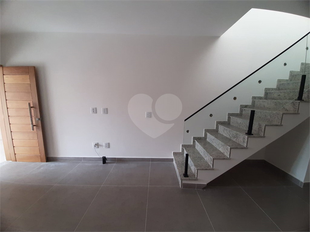 Sobrado novo à venda 115, Vila Guilherme, 115m², 3 suítes, 2 vagas e próximo ao metrô. 