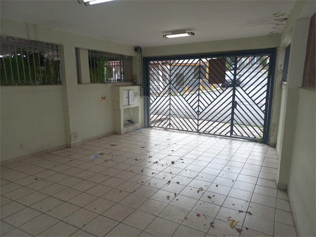 Sobrado no Condomínio Residencial Santa Terezinha com 3 quartos 1 suíte  2 vagas e amplo quintal !!