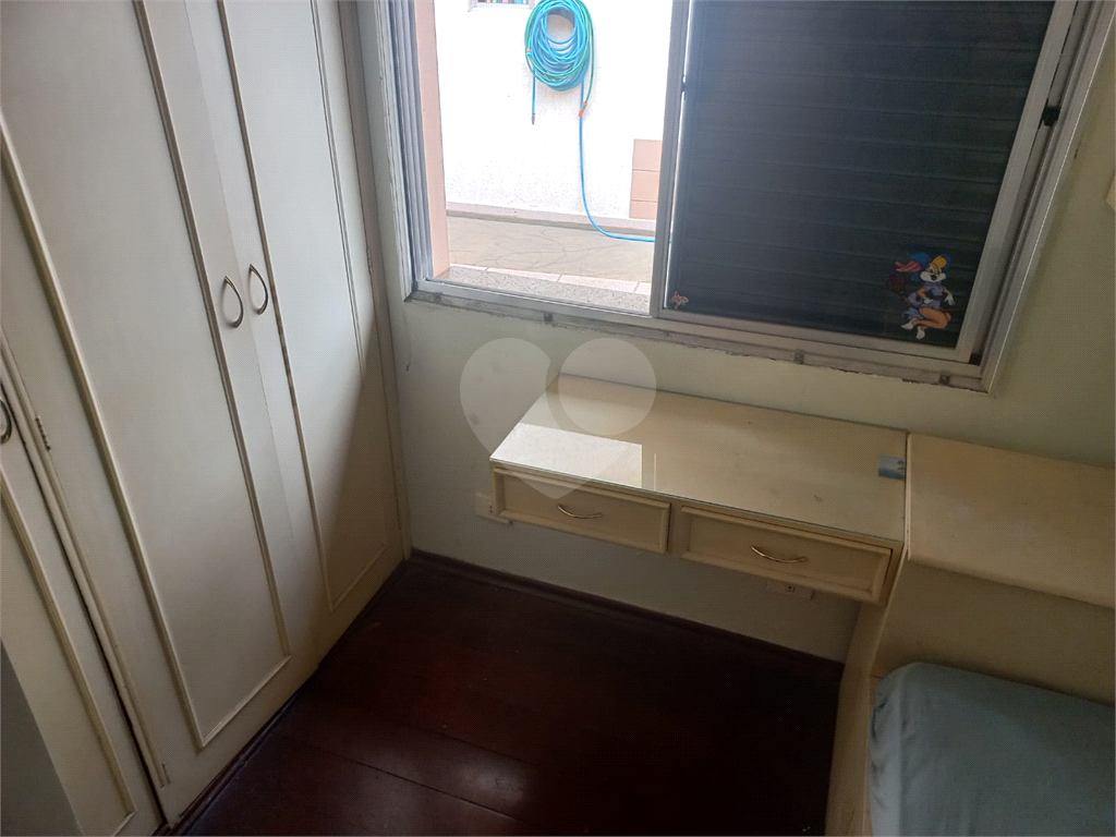 Sobrado no Condomínio Residencial Santa Terezinha com 3 quartos 1 suíte  2 vagas e amplo quintal !!