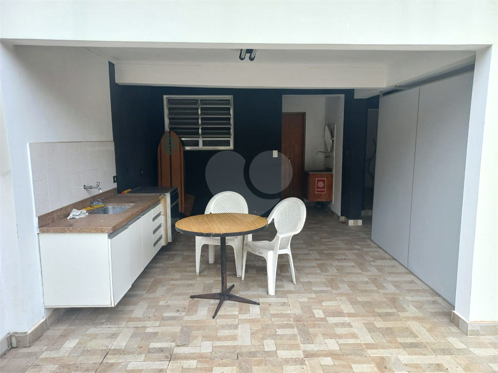 Sobrado no Condomínio Residencial Santa Terezinha com 3 quartos 1 suíte  2 vagas e amplo quintal !!