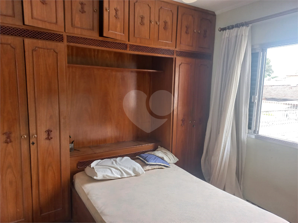 Sobrado no Condomínio Residencial Santa Terezinha com 3 quartos 1 suíte  2 vagas e amplo quintal !!