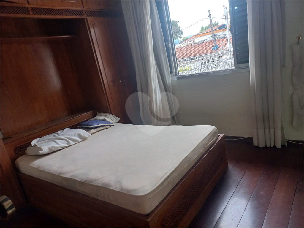 Sobrado no Condomínio Residencial Santa Terezinha com 3 quartos 1 suíte  2 vagas e amplo quintal !!