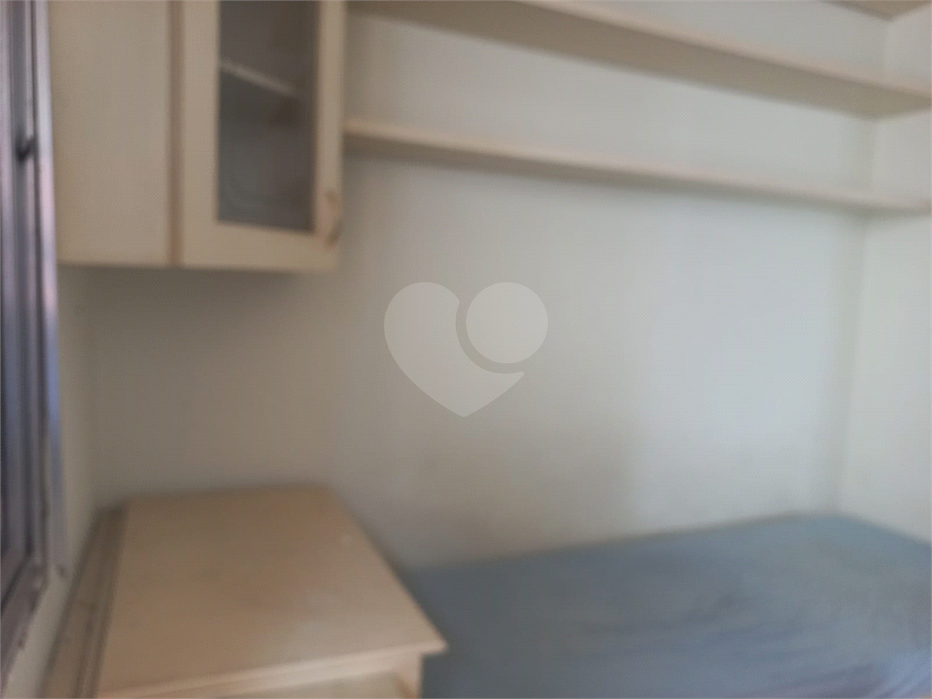 Sobrado no Condomínio Residencial Santa Terezinha com 3 quartos 1 suíte  2 vagas e amplo quintal !!