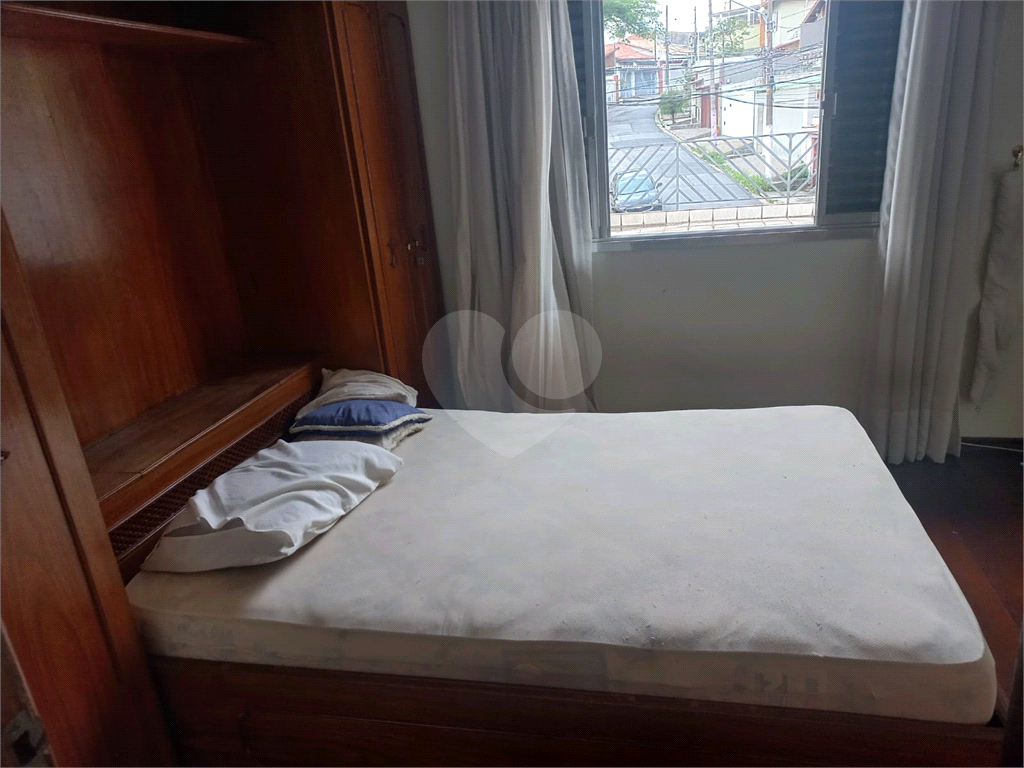 Sobrado no Condomínio Residencial Santa Terezinha com 3 quartos 1 suíte  2 vagas e amplo quintal !!