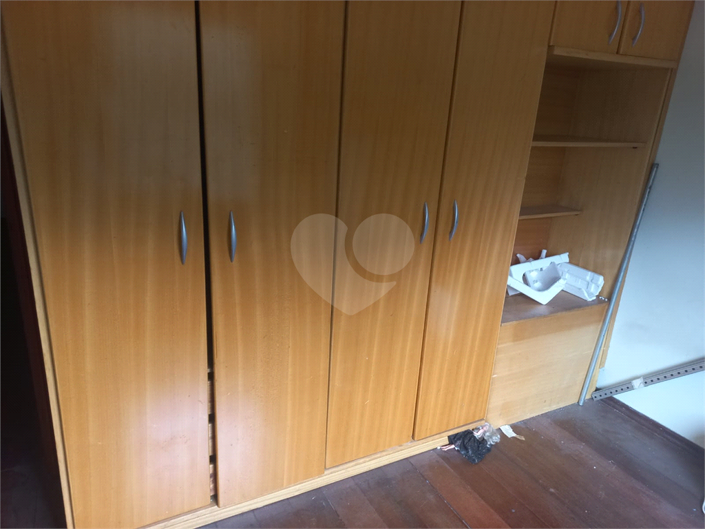 Sobrado no Condomínio Residencial Santa Terezinha com 3 quartos 1 suíte  2 vagas e amplo quintal !!