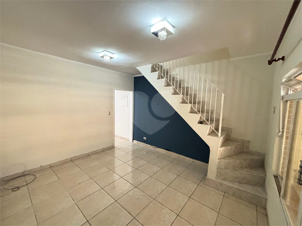 Sobrado à venda e aluguel com 2 quartos, 100m² - Foto 1