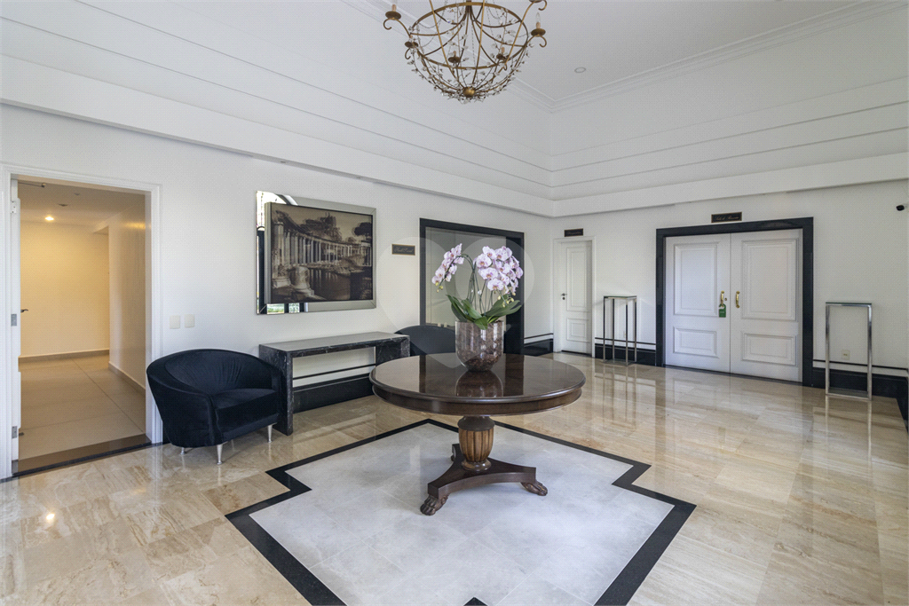 Venda de Apartamento novo em Pinheiros com 2 suítes e 2 vagas