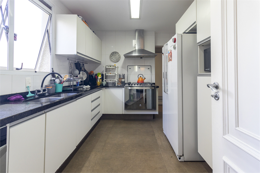 Venda de Apartamento novo em Pinheiros com 2 suítes e 2 vagas