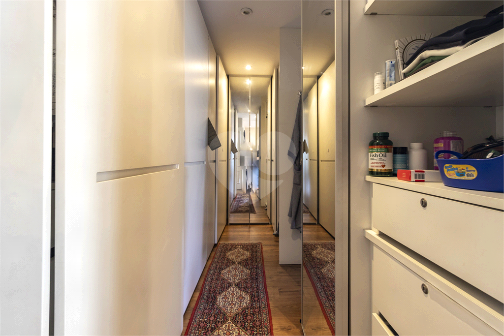 Venda de Apartamento novo em Pinheiros com 2 suítes e 2 vagas
