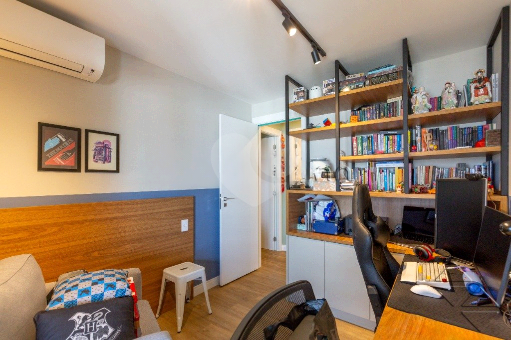 Venda de Apartamento novo em Pinheiros com 2 suítes e 2 vagas
