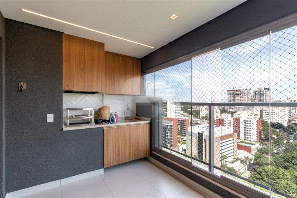 Venda de Apartamento novo em Pinheiros com 2 suítes e 2 vagas