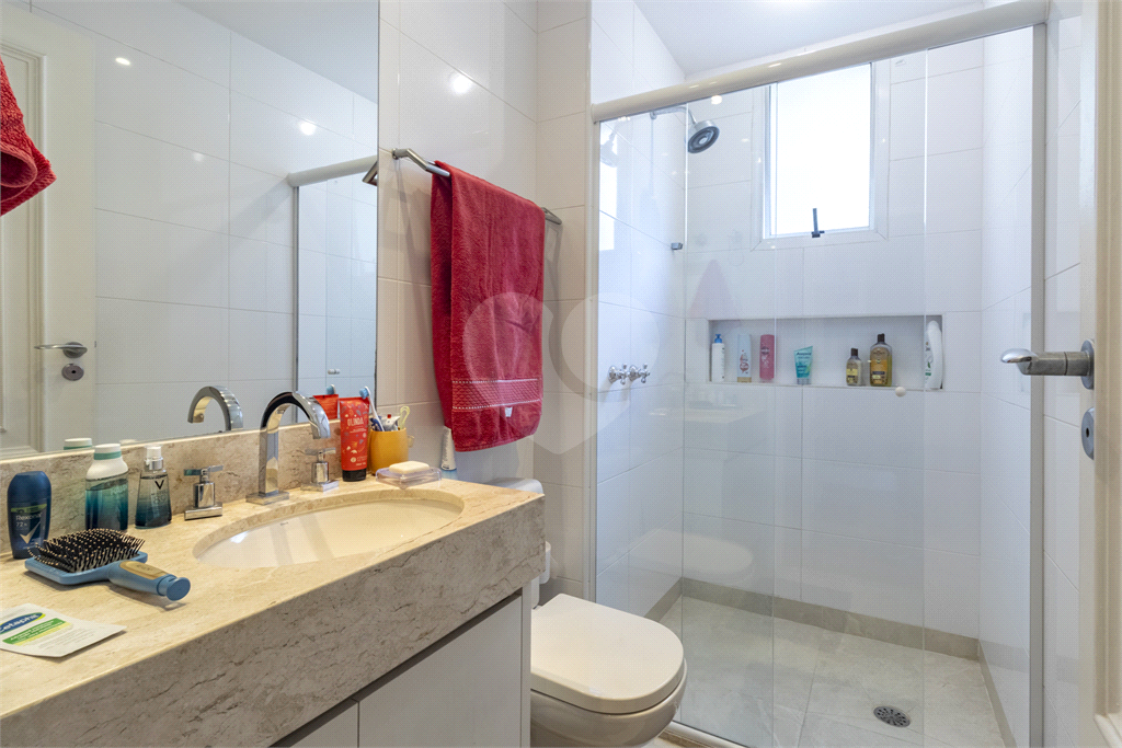 Venda de Apartamento novo em Pinheiros com 2 suítes e 2 vagas