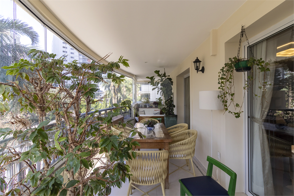 Venda de Apartamento novo em Pinheiros com 2 suítes e 2 vagas